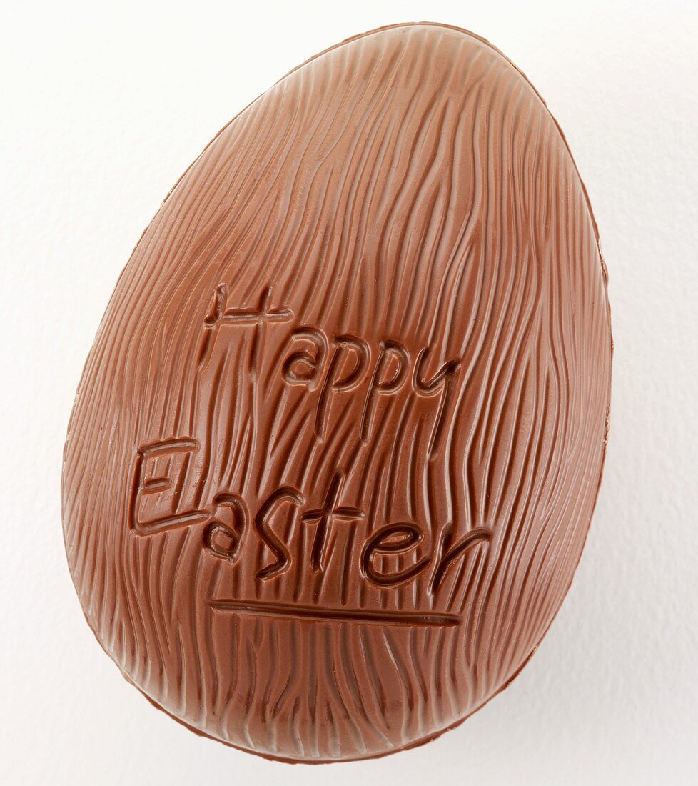 Schokoladenei mit Aufschrift 'Happy Easter'