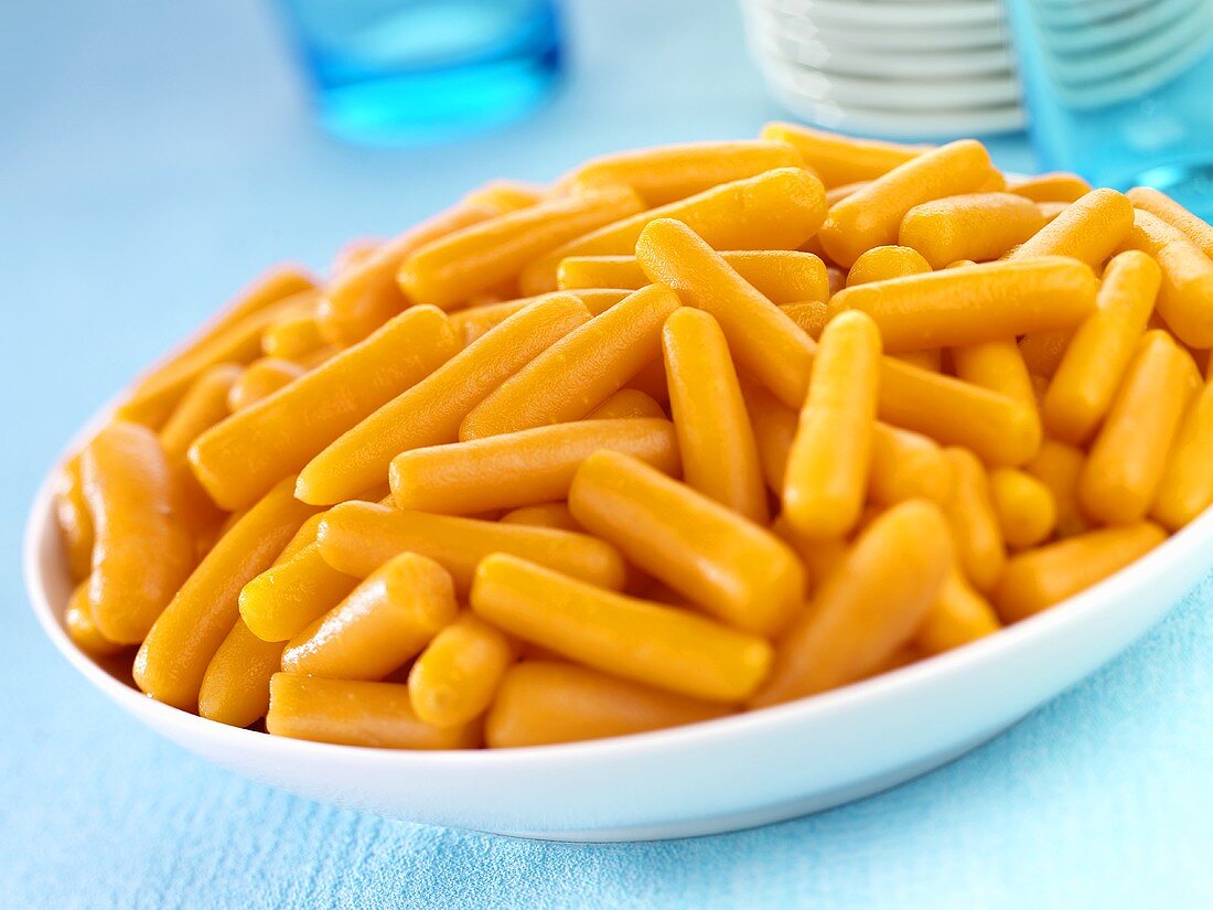 Peeled, cooked carrots (tinned)