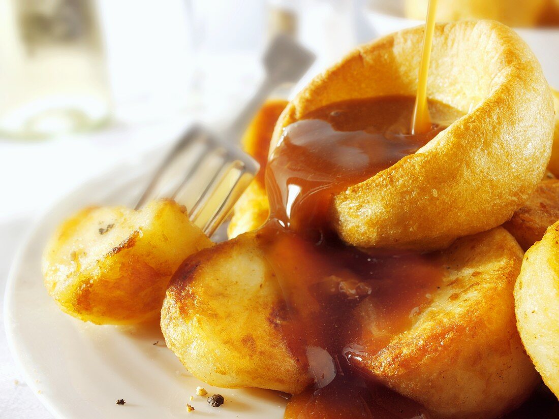 Yorkshire Pudding mit Bratensauce, England