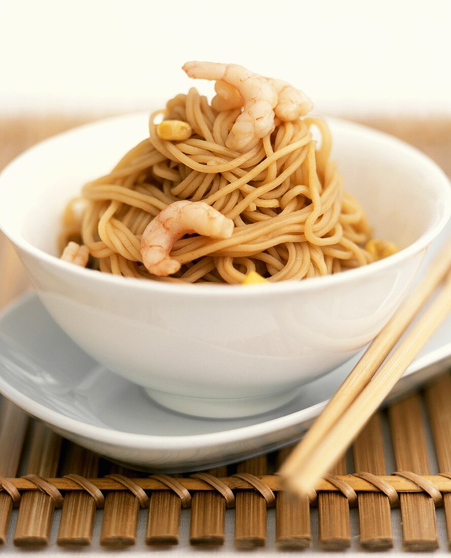 Asian egg noodles with shrimps