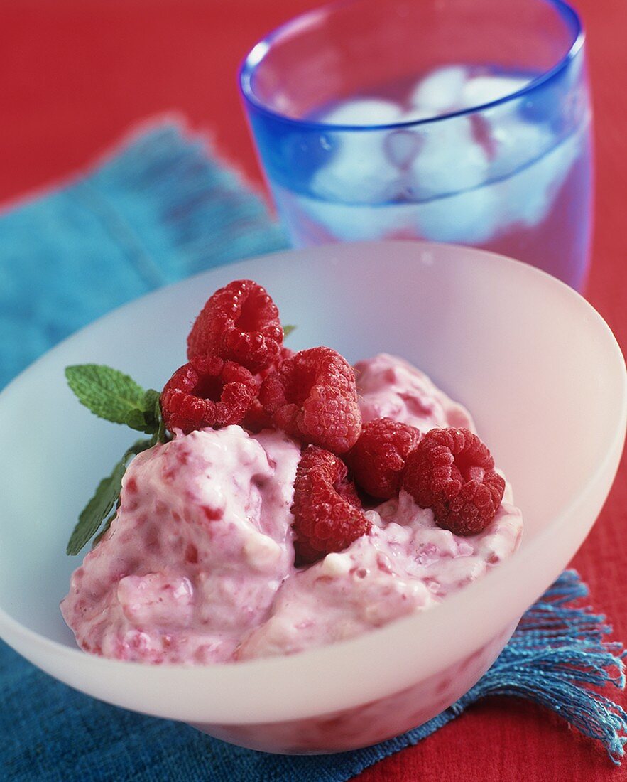 Himbeerdessert mit fettfreiem Joghurt