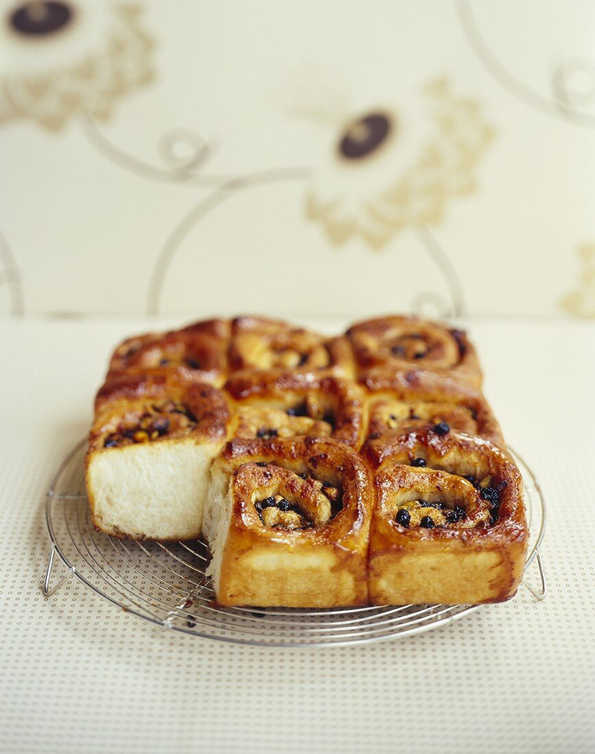 Sweet yeasted blueberry buns