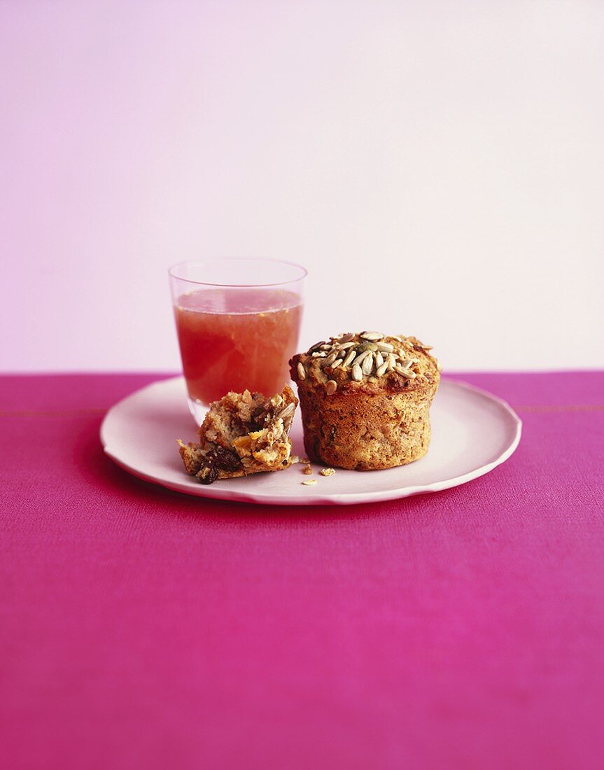 Muffin mit Sonnenblumen- und Kürbiskernen & Grapefruitsaft