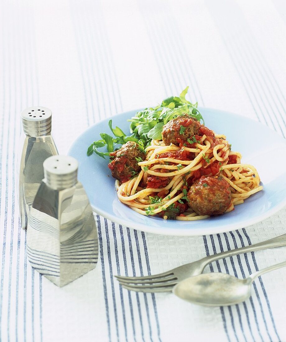 Spaghetti with meatballs, rocket and tomato sauce