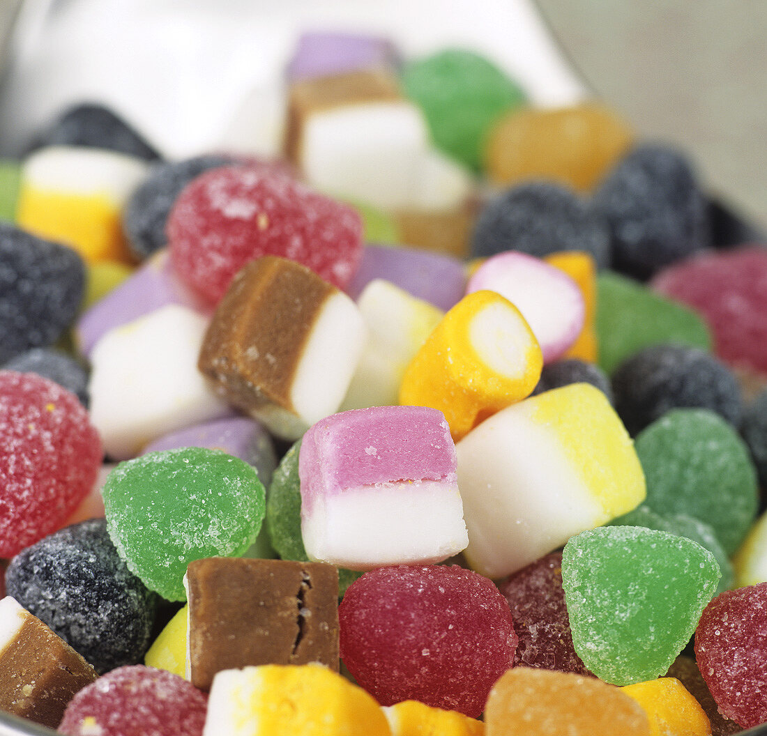 Dolly mixtures (mixed sweets, UK)