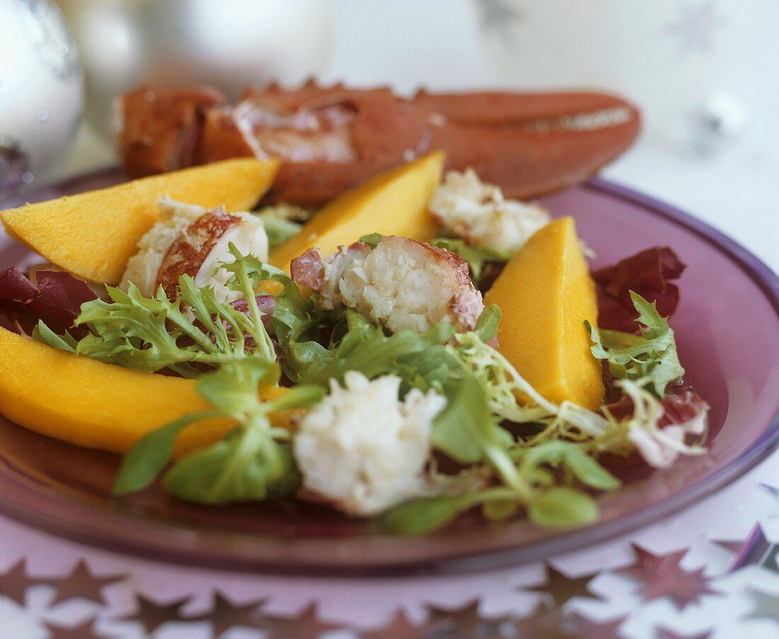 Salat mit Mango und Hummer