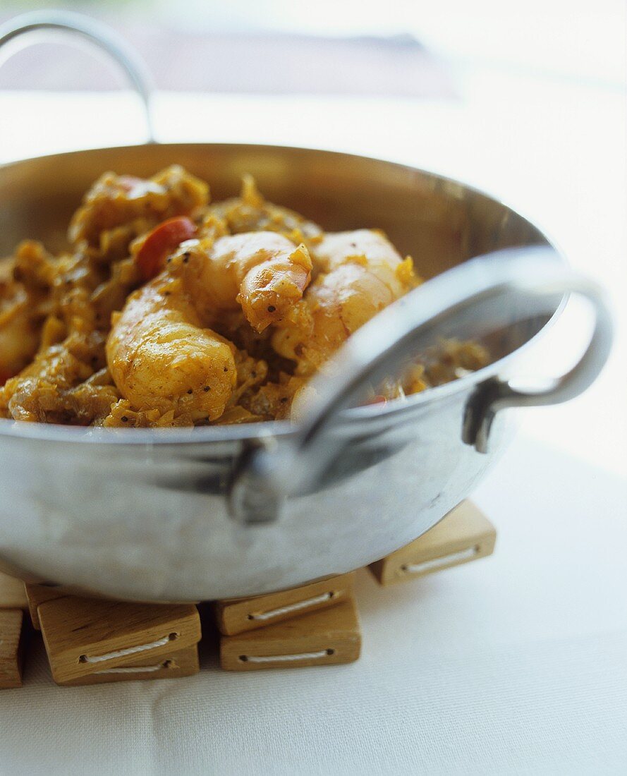 Curry-Garnelen im Wok