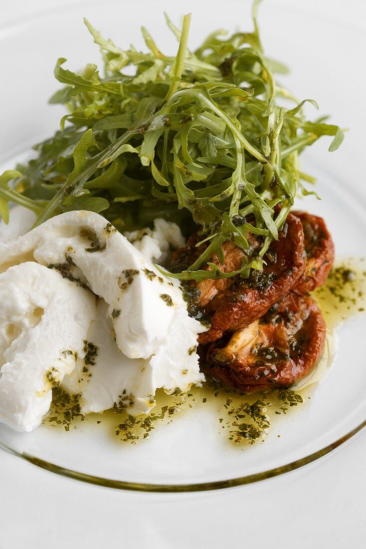 Mozzarella with dried tomatoes and rocket