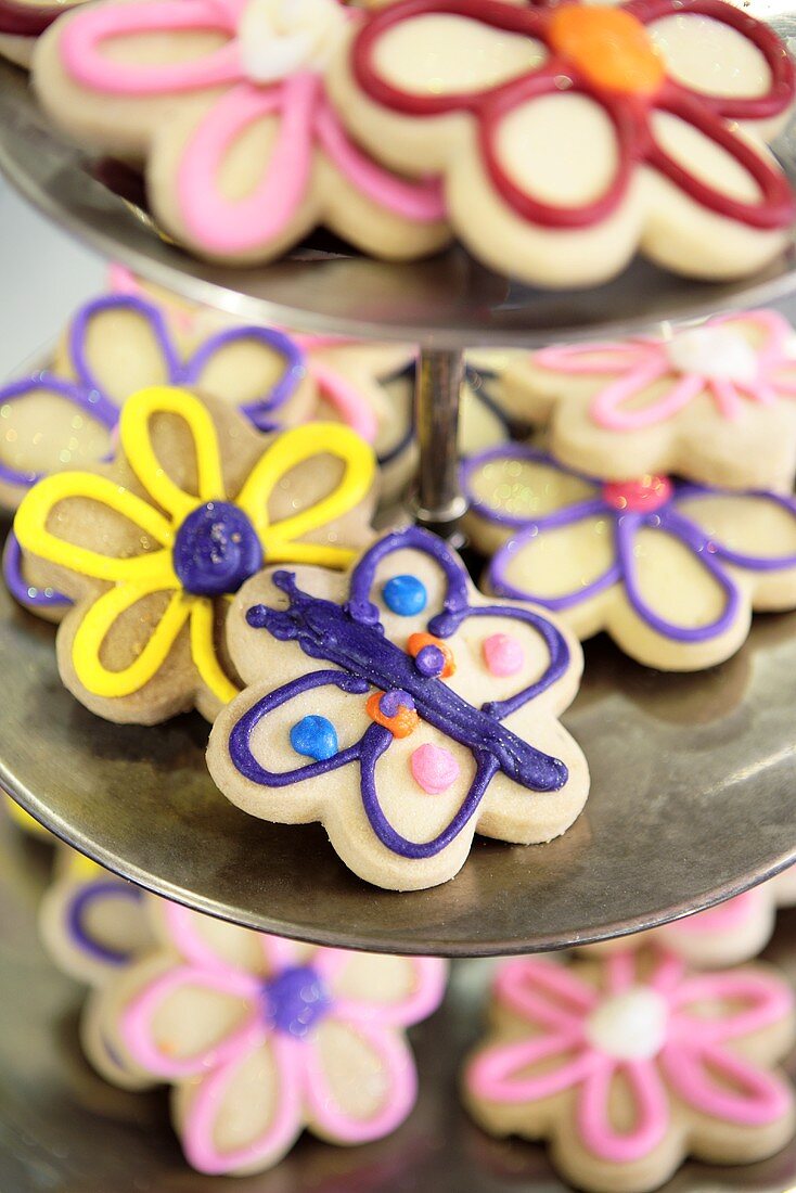 Iced biscuits (flowers and butterfly)