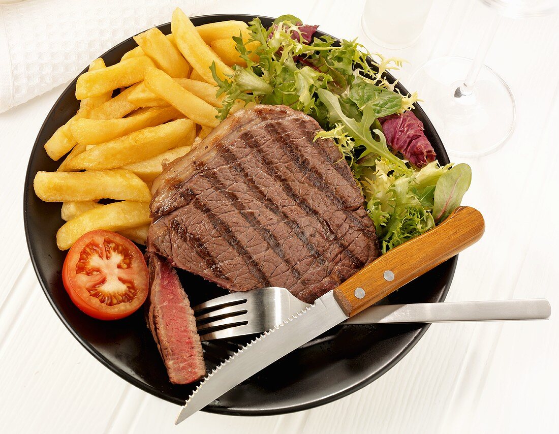 Rump steak with chips and salad garnish