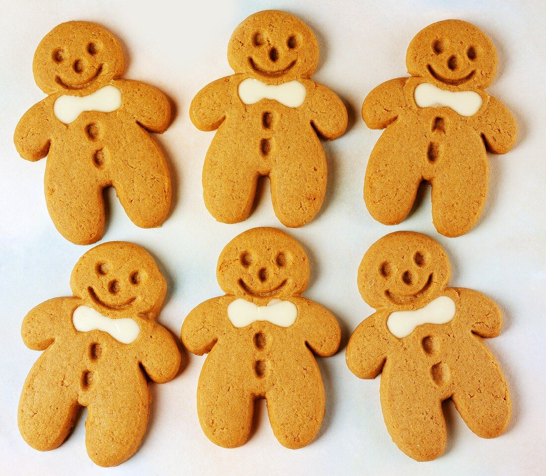 Six gingerbread men