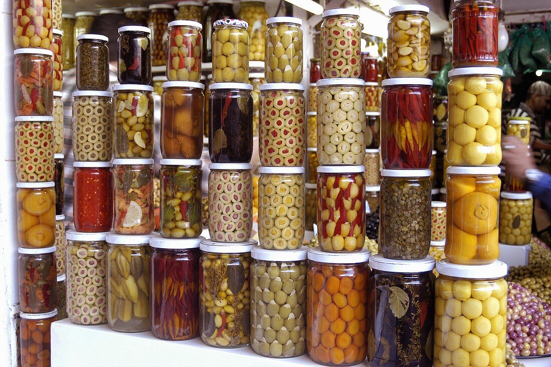 Eingelegtes Gemüse in einem marokkanischen Laden