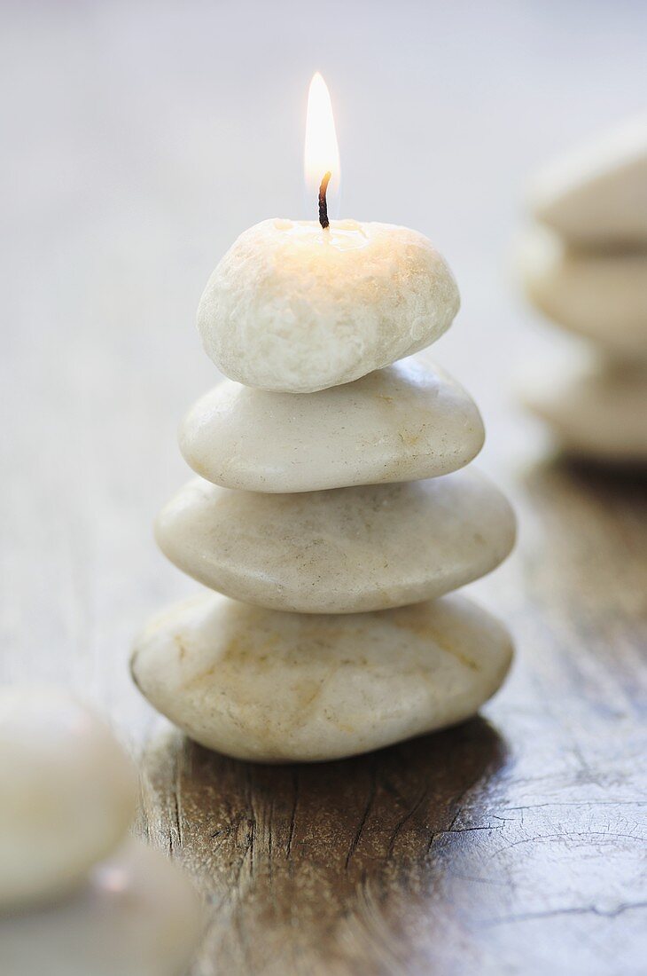 Pebble candle