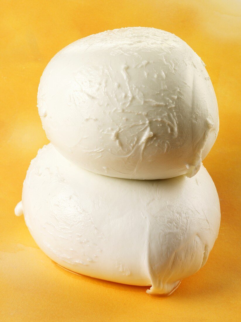 Two balls of buffalo mozzarella (close-up)