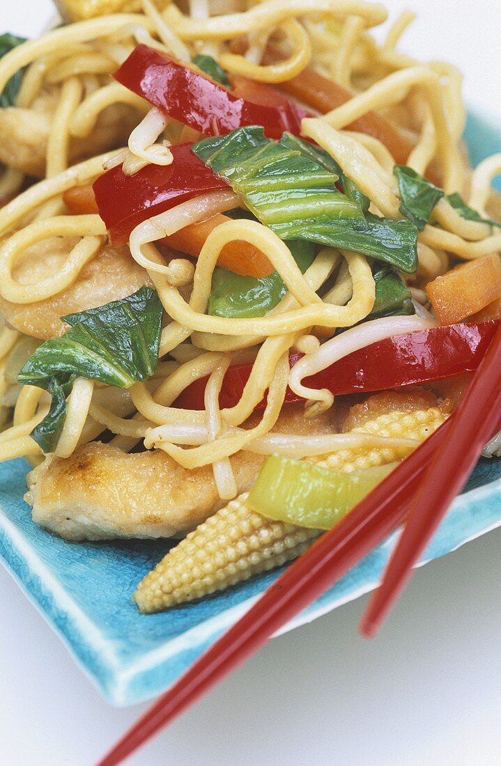 Chicken and vegetable stir-fry with noodles