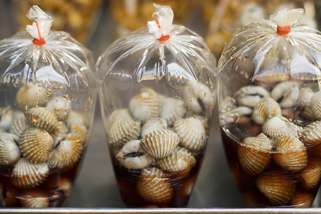 Clams packed in plastic bags