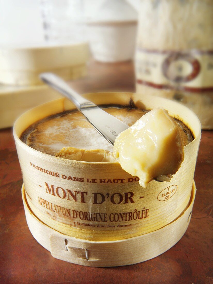 Vacherin Mont d'Or with knife