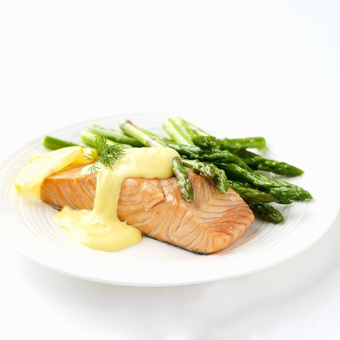 Salmon steak with green asparagus and hollandaise sauce