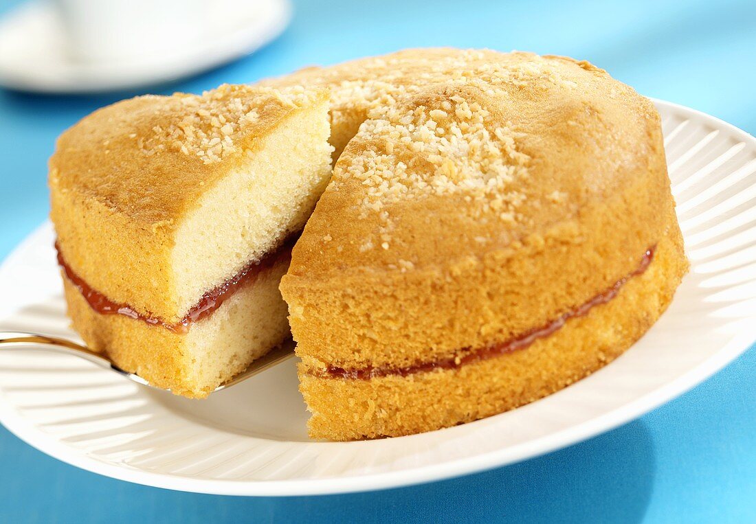 Sponge cake with raspberry jam filling