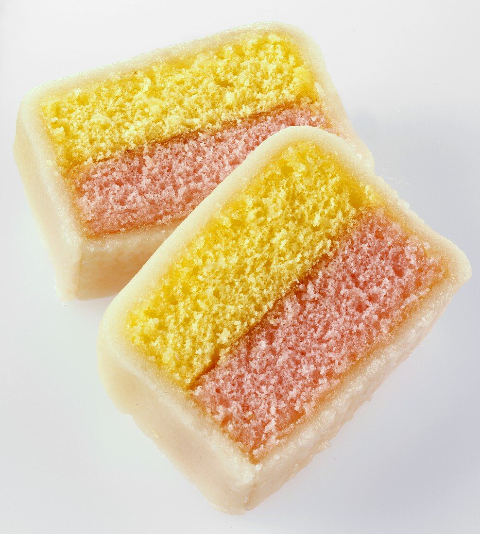 Zwei Stück Battenburg Cake (England)