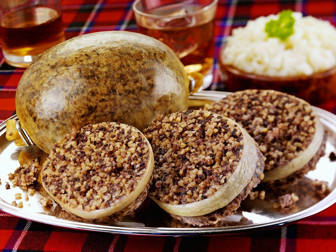 Haggis (Offal, oatmeal etc. cooked in … – Kuvat – 405363 ❘ StockFood