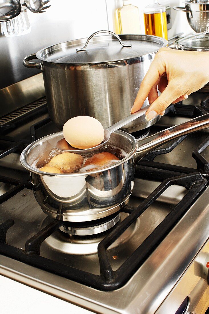 Boiling eggs