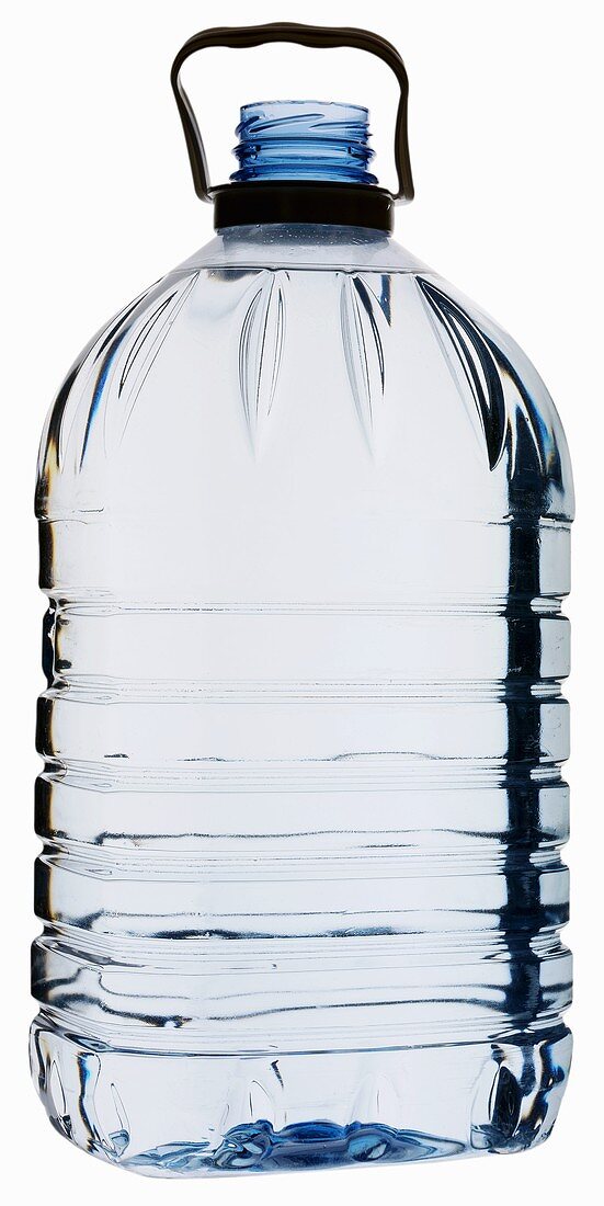 Mineralwasser in der Plastikflasche