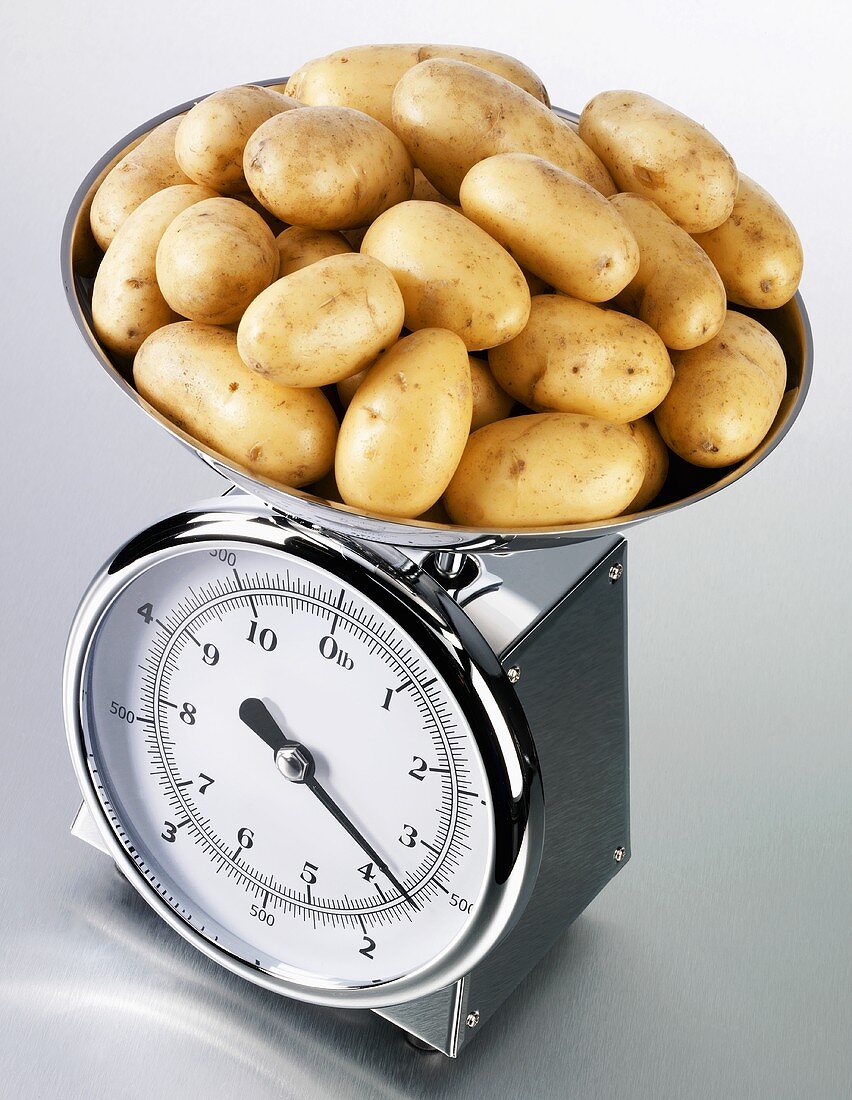 Potatoes on kitchen scales