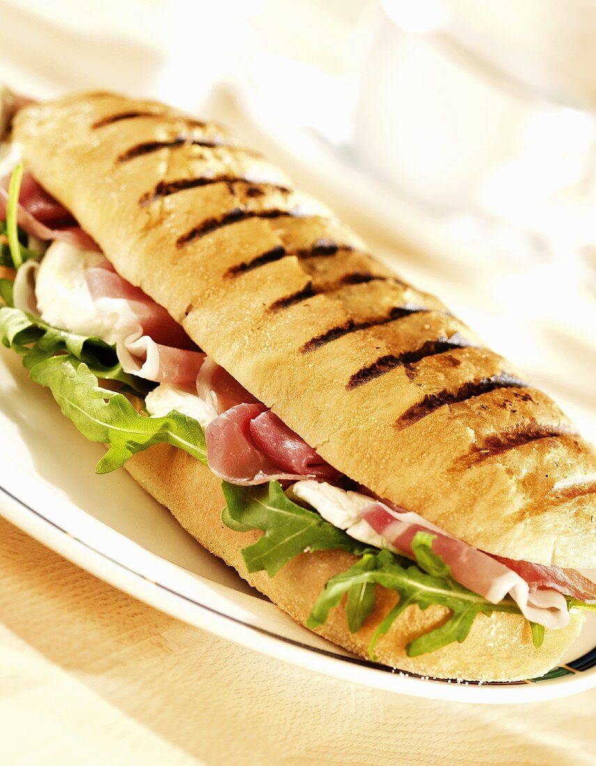 Panino prosciutto e mozzarella (Ham and cheese sandwich)