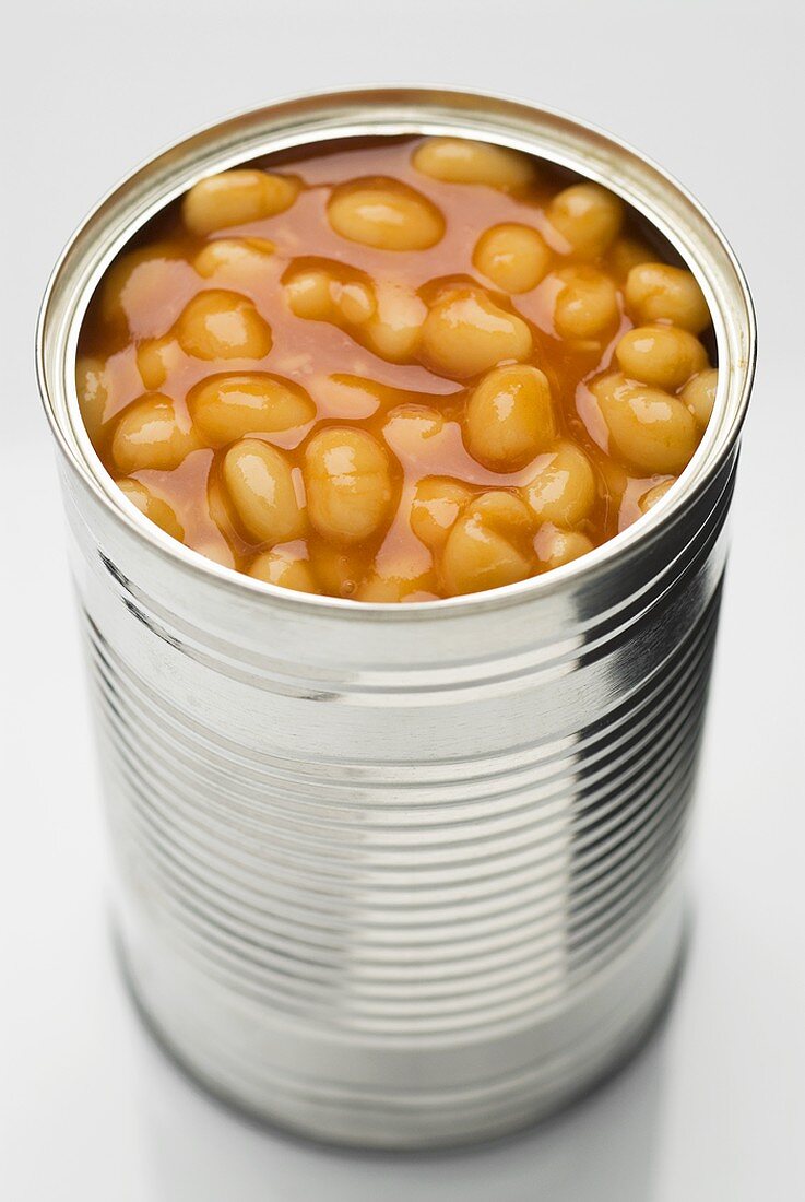 Baked beans in tin