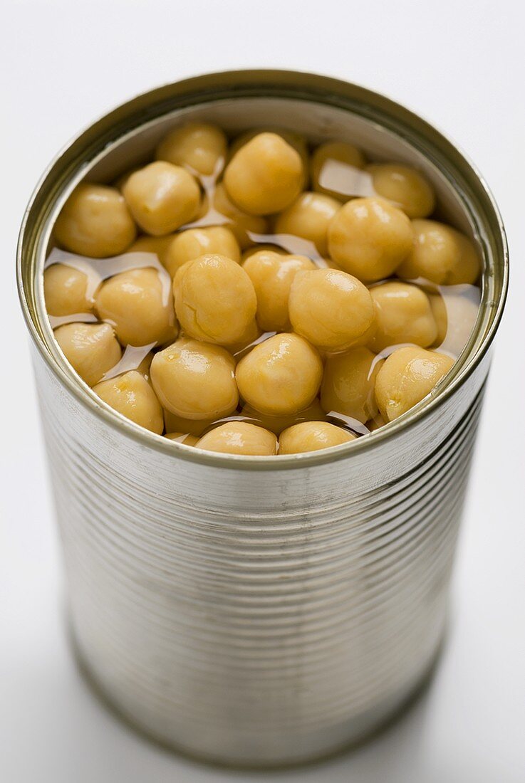 Chick-peas in a tin
