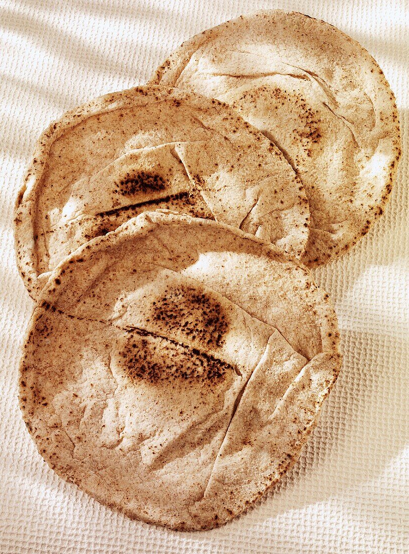 Drei Khobez Brote (Fladenbrot, Libanon)