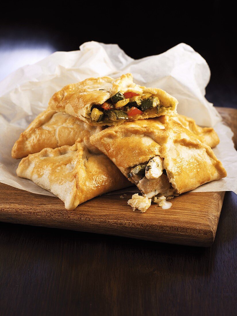 Chicken- and vegetable pasties on paper
