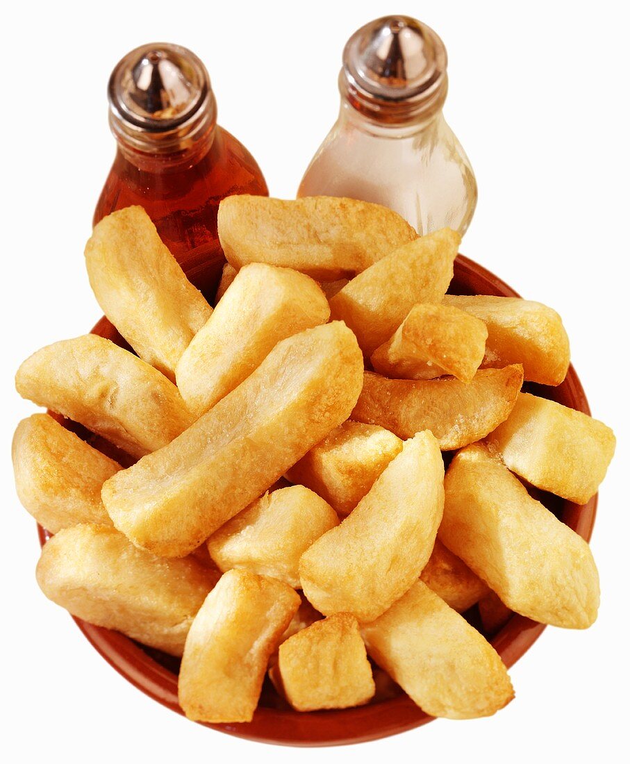 Chips in a small dish with salt and vinegar