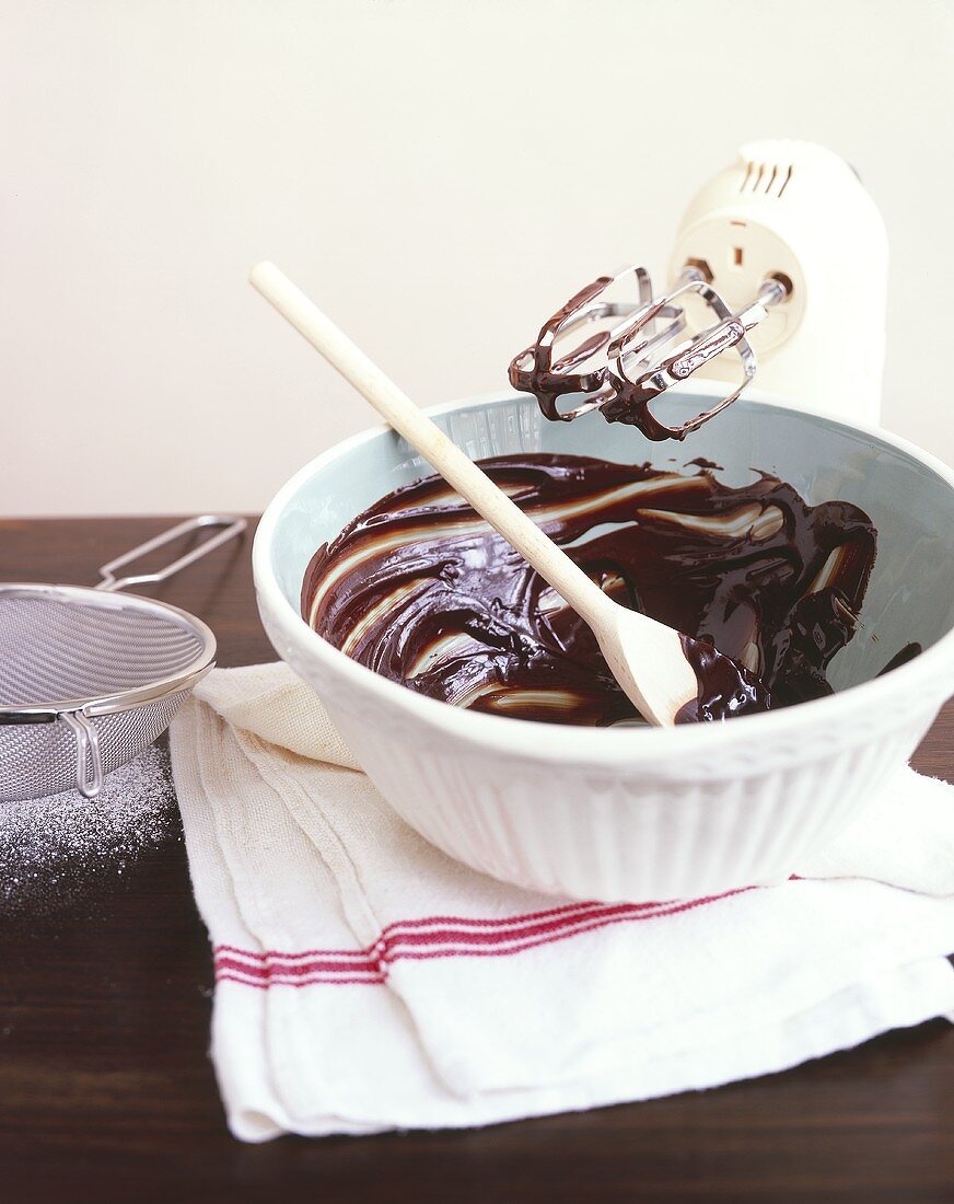 Mixing bowl with the remains of chocolate icing