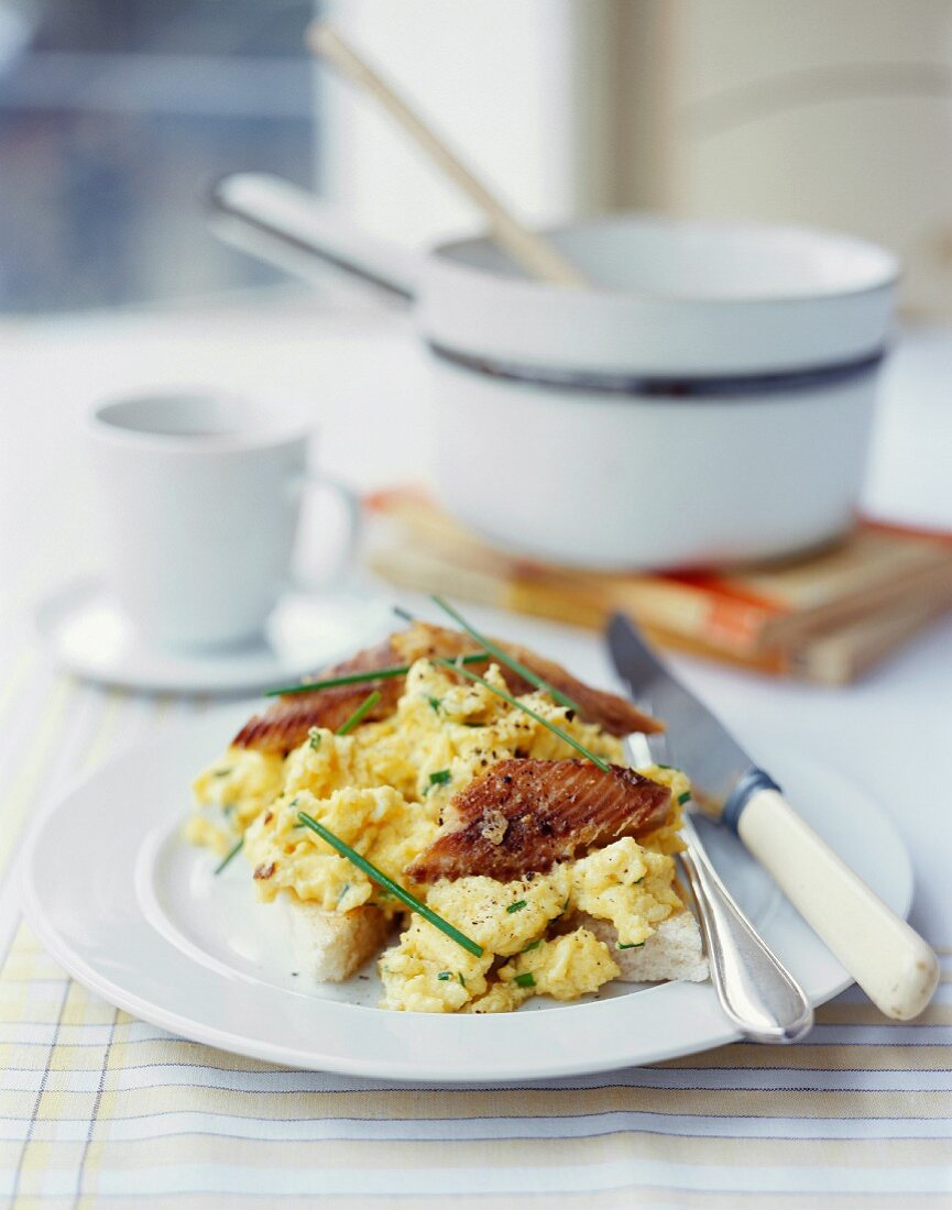 Lemon scrambled egg with smoked fish and chives