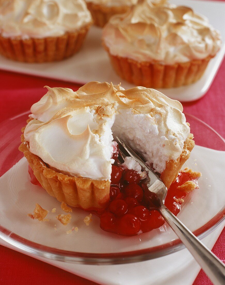 Redcurrant meringue pies