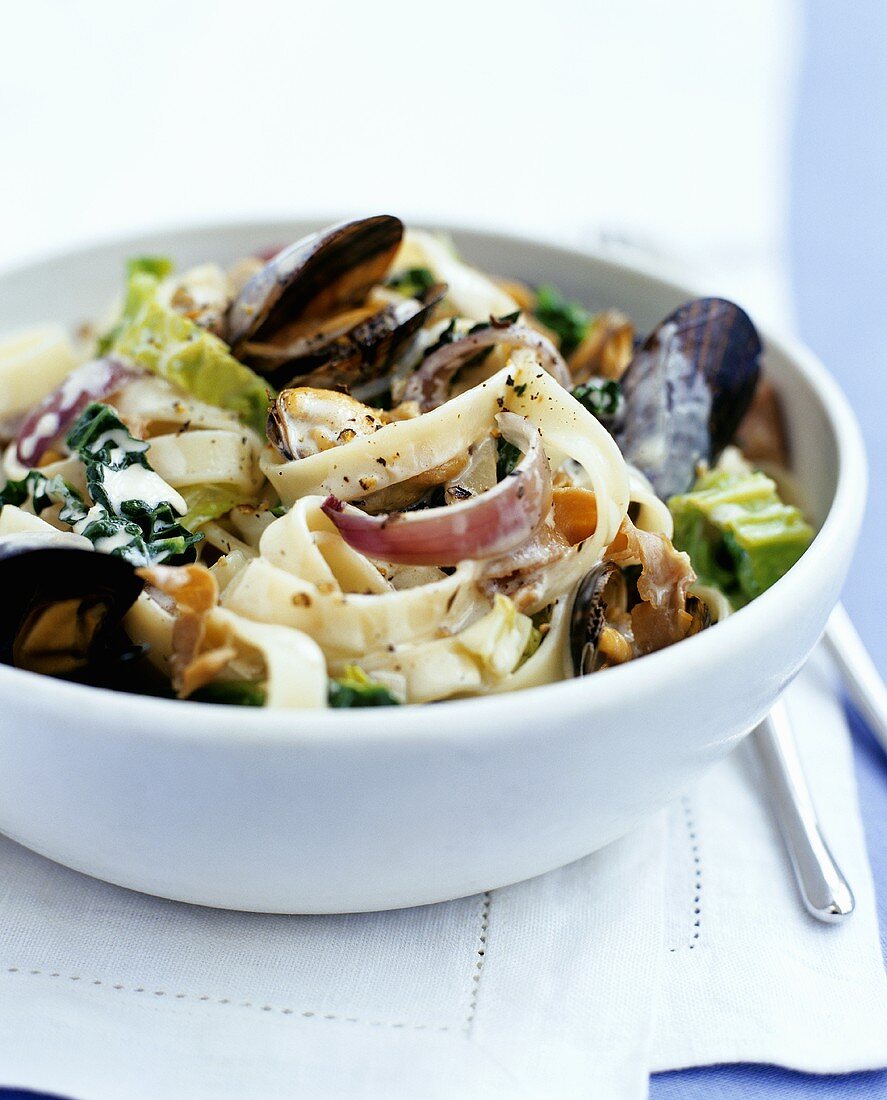 Tagliatelle with shellfish and vegetables