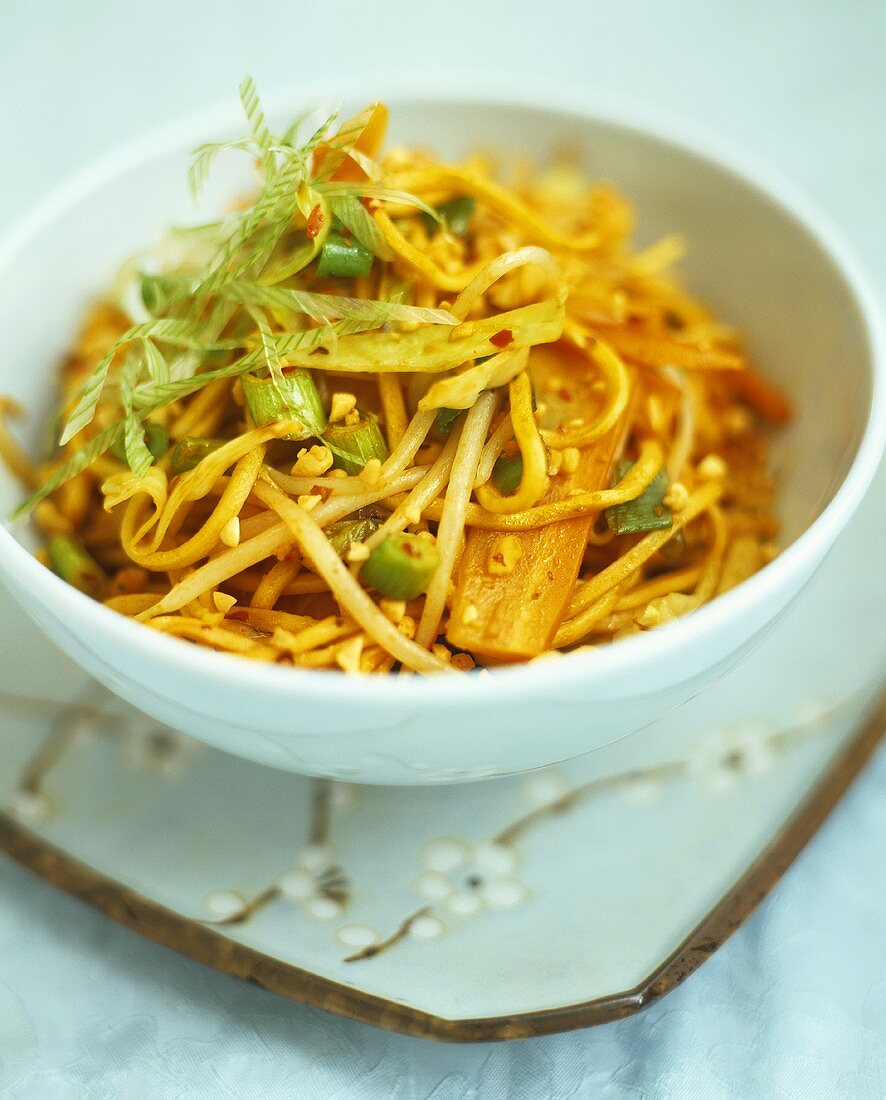 Stir-fried noodles with vegetables and nuts