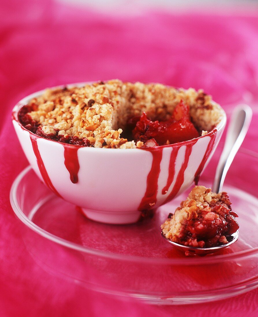 Apple and berry crumble