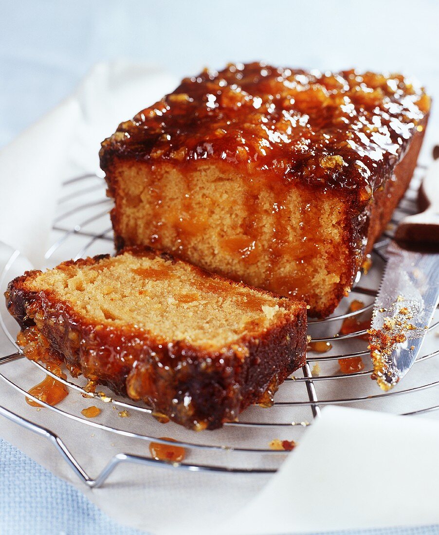 Loaf cake with marmalade