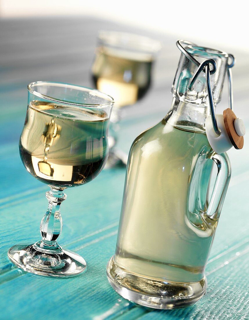 Ginger Ale in Flasche und Glas