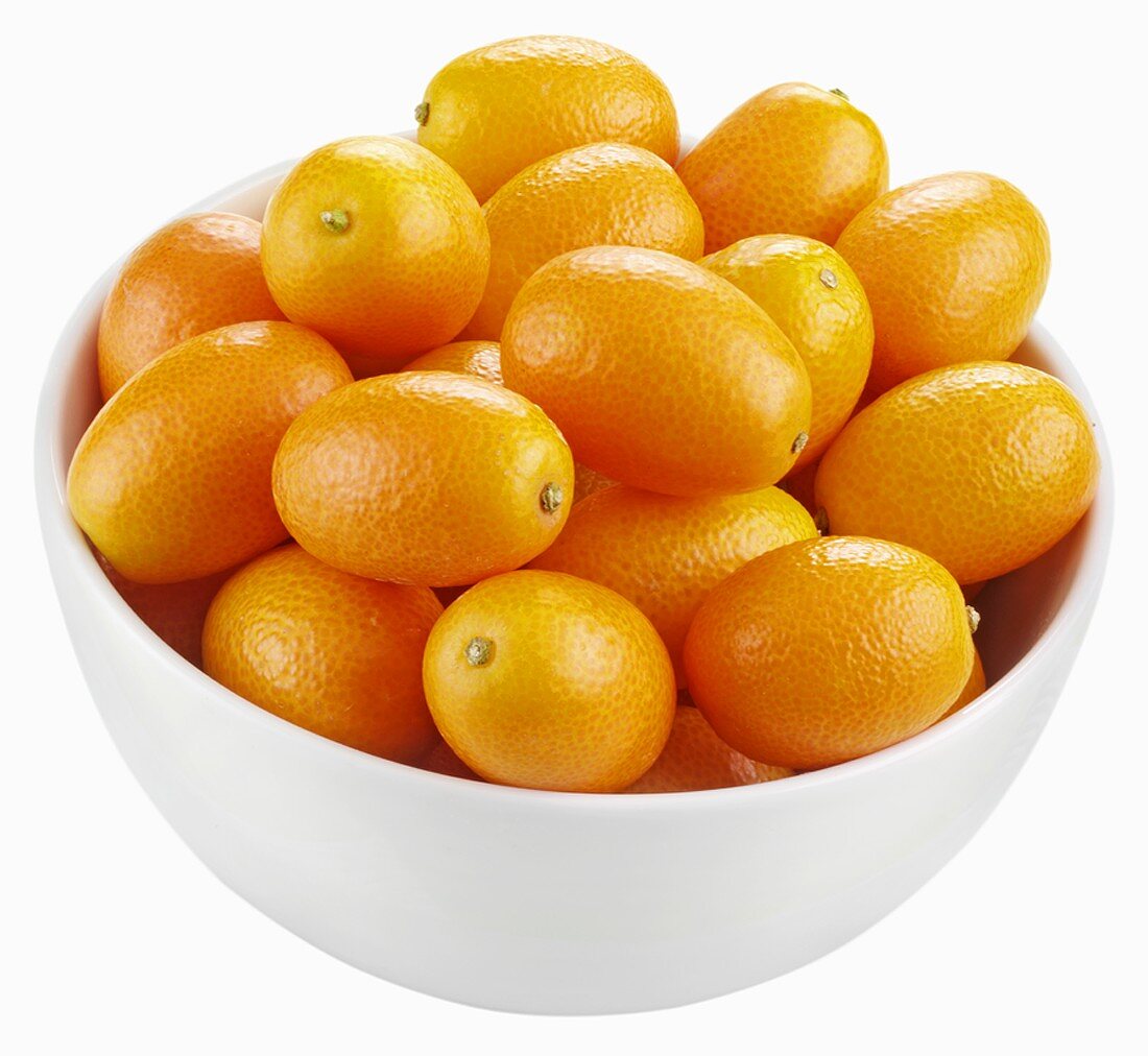 Kumquats in weisser Schale