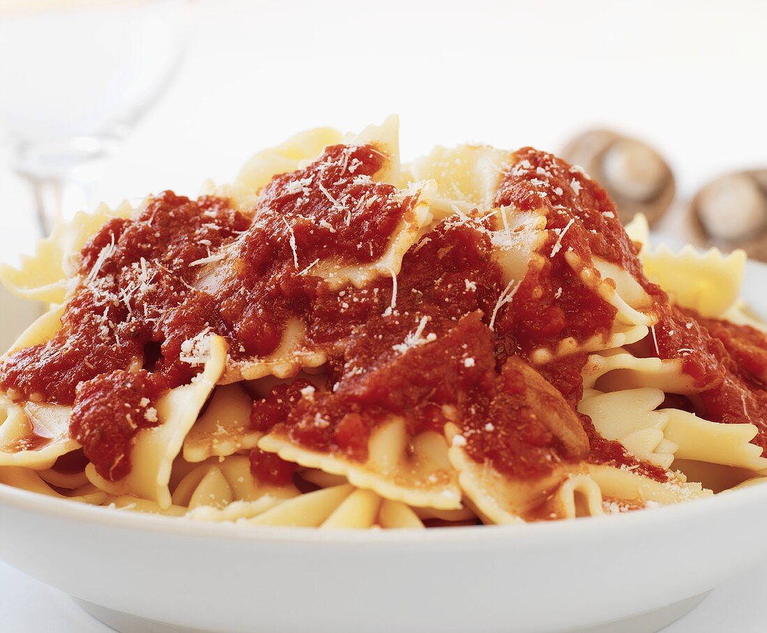 Farfalle with tomato and mushroom sauce