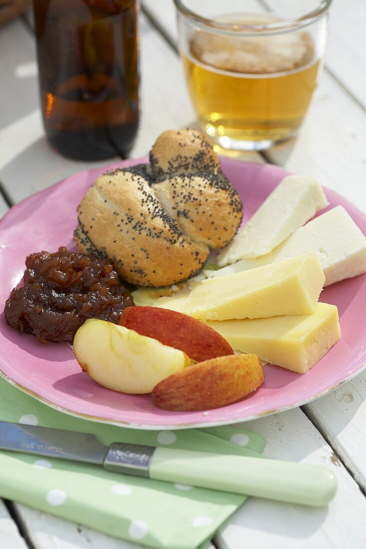 Ploughman's Lunch mit Bier (England)