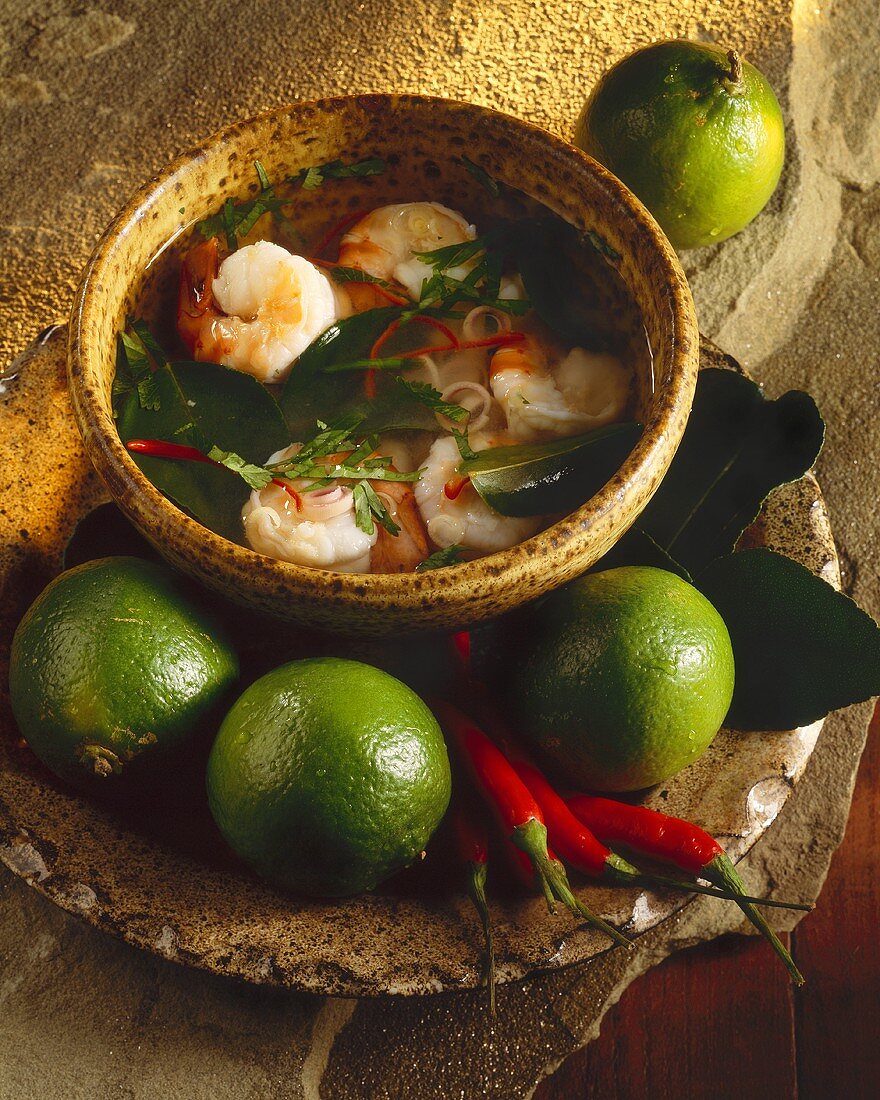 Thai prawn soup with limes