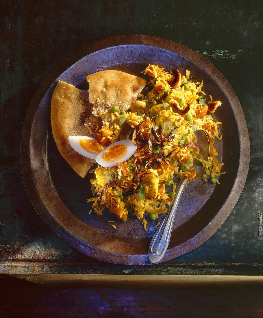 Gebratener Reis mit Gemüse und Cashewnüssen (Indien)