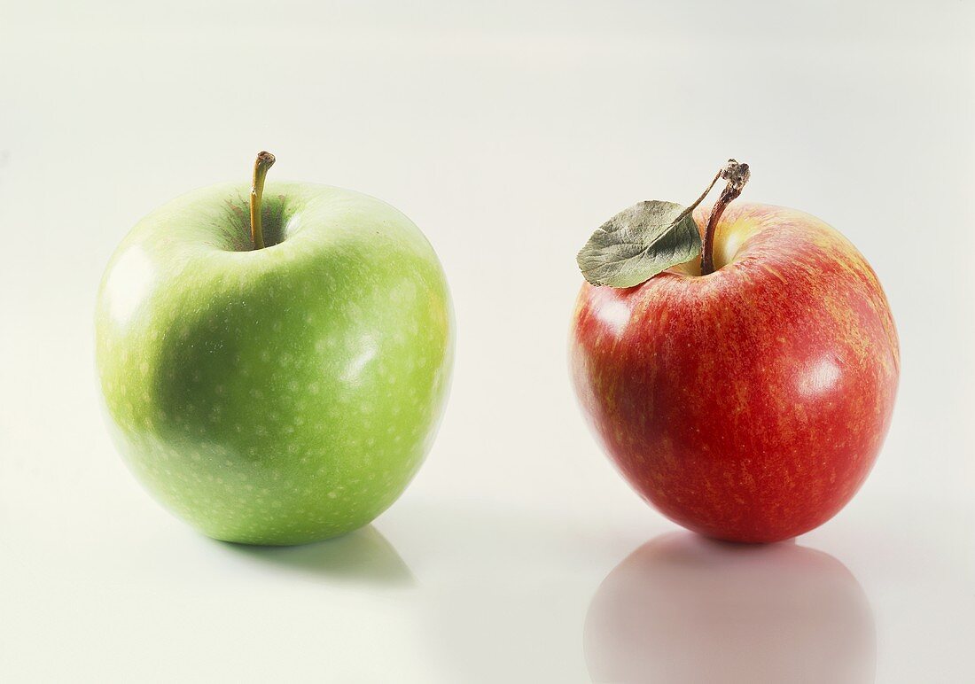 Zwei verschiedene Äpfel