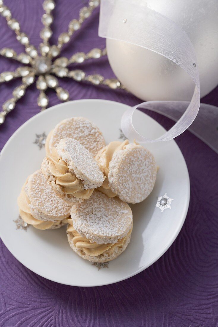 Cream-filled sandwich cookies for Christmas