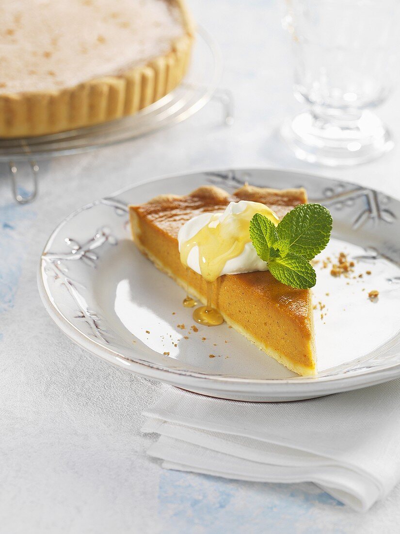 Carrot tart with cream and agave syrup